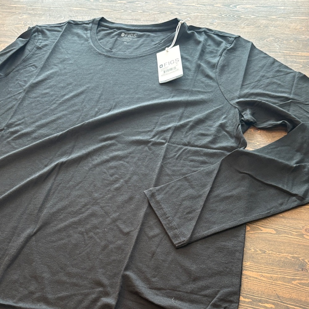 Figs woman’s  Black Long Sleeve Shirt super soft